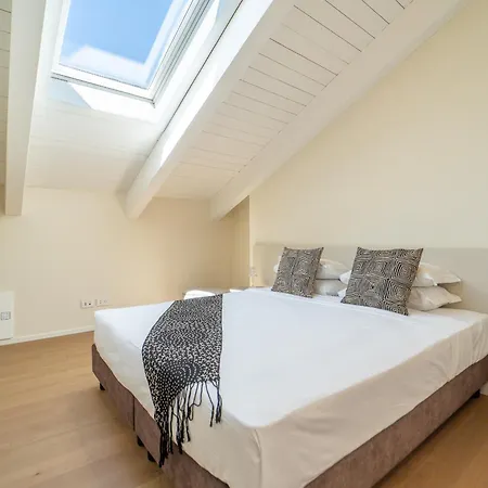 Timeless Residences Where History Meets Luxury - The House Of Travelers Apartment *