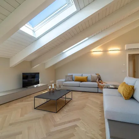 Timeless Residences Where History Meets Luxury - The House Of Travelers Apartment *